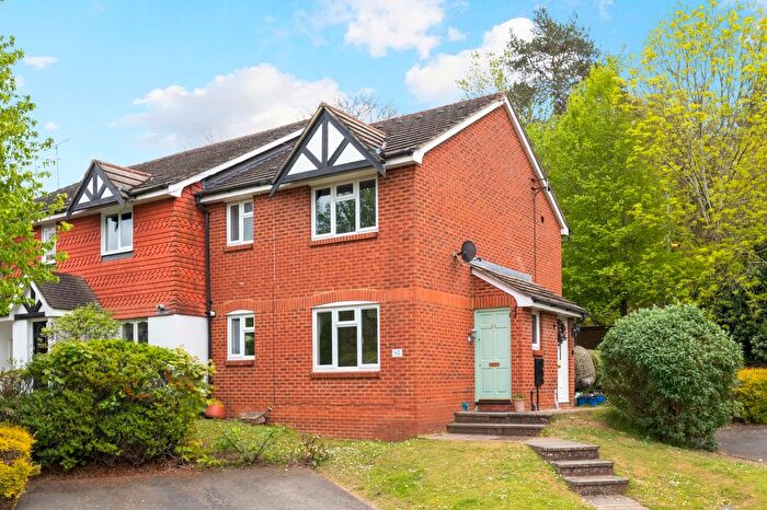 1 Bedroom Terraced House For Sale In Eyston Drive, Weybridge, KT13
