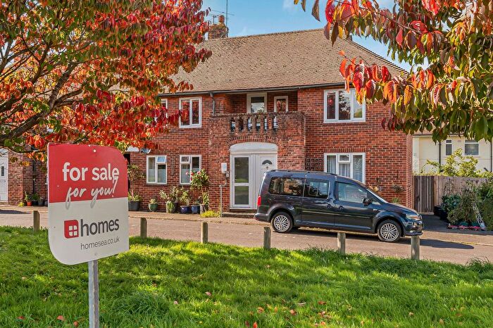 2 Bedroom Maisonette For Sale In Butts Road, Alton, Hampshire, GU34