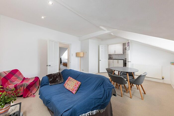 2 Bedroom Flat For Sale In Sinclair Road, London, W14