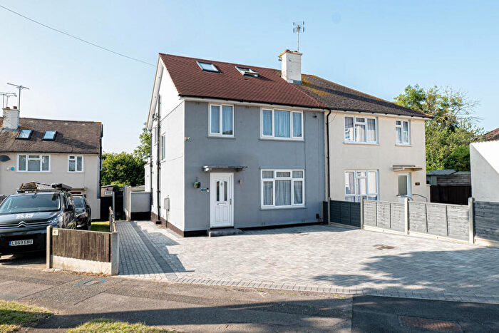 4 Bedroom Semi-Detached House For Sale In Juniper Road, Leigh-on-sea, SS9