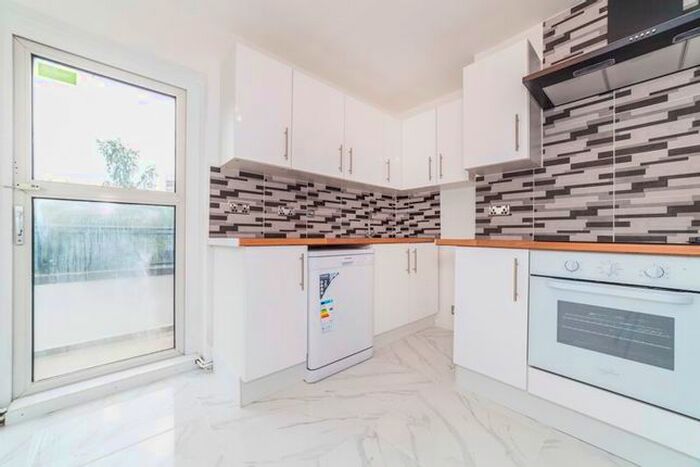5 Bedroom Flat To Rent In Mere Close, Putney, SW15