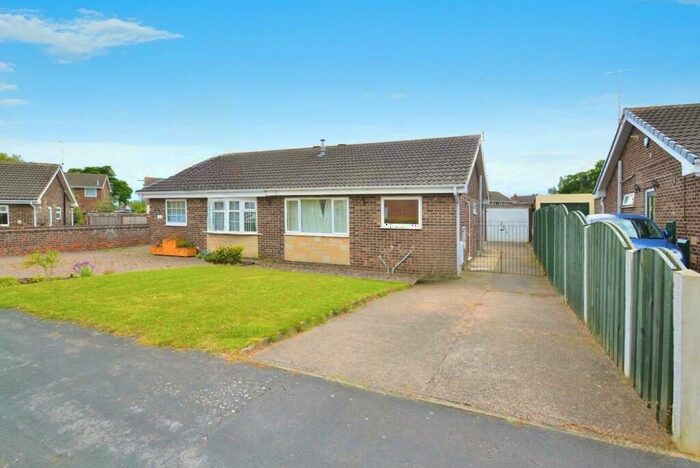 2 Bedroom Semi-Detached Bungalow To Rent In Locking Drive, Armthorpe, Doncaster, DN3