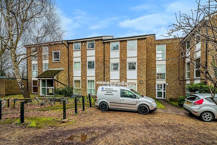2 Bedroom Flat For Sale In Eskdale, London Colney, St. Albans, AL2