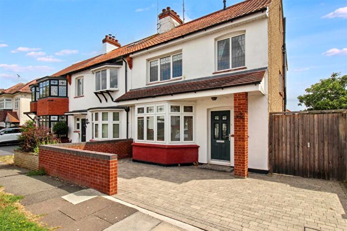 3 Bedroom Semi-Detached House For Sale In Cheltenham Drive, Leigh-On-Sea, SS9
