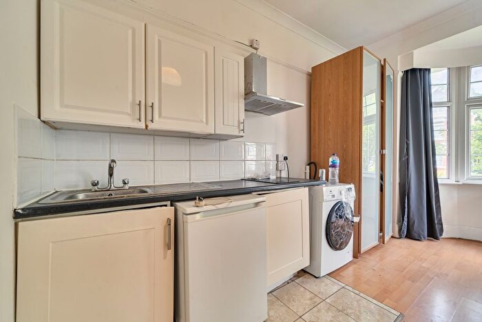 Studio To Rent In Finchley Road, London, NW3