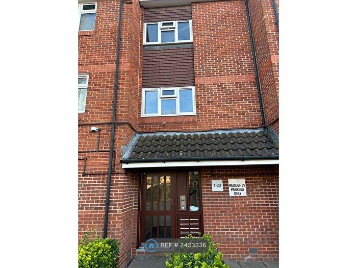 2 Bedroom Flat To Rent In Stevenson Crescent, London, SE16