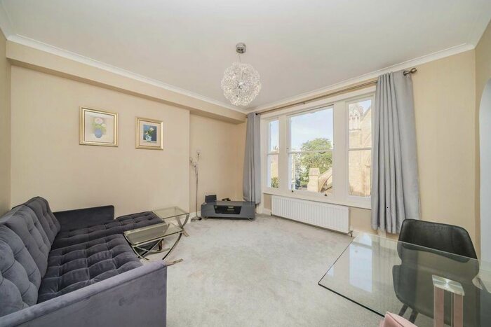 2 Bedroom Flat To Rent In Castletown Road, London, W14