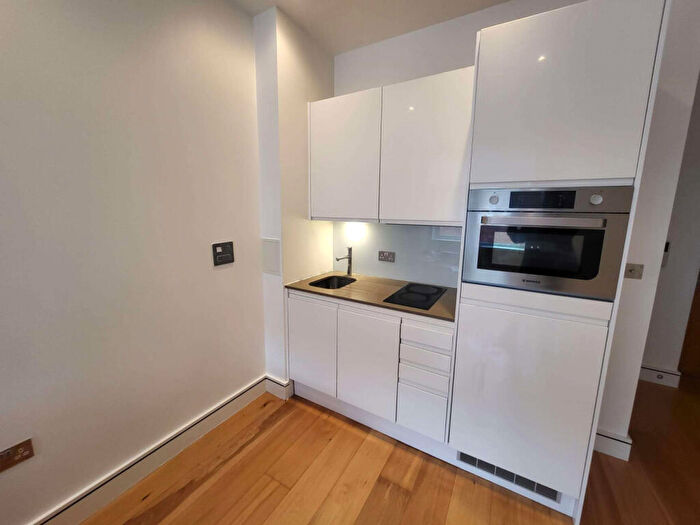 1 Bedroom Flat To Rent In The Landmark, LU1