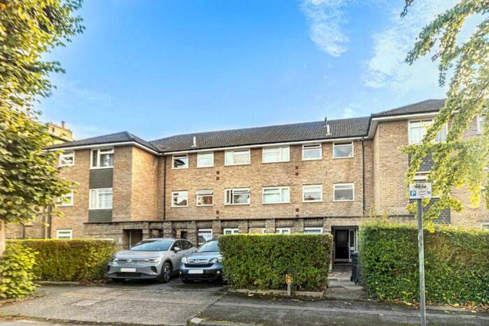 2 Bedroom Flat To Rent In Catherine Road, Surbiton, KT6