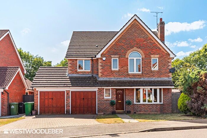 4 Bedroom Detached House For Sale In Pulham Avenue, Broxbourne, EN10