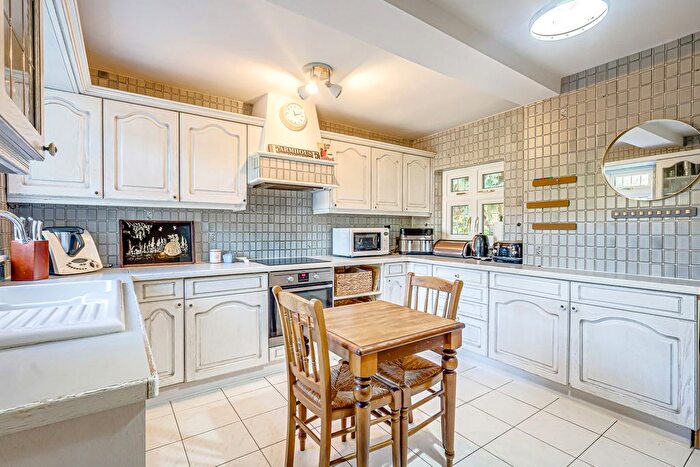 5 Bedroom Detached House For Sale In Benfleet Road, Benfleet, SS7