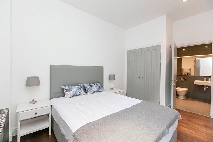 2 Bedroom Flat To Rent In Castle Street, Edinburgh, EH2