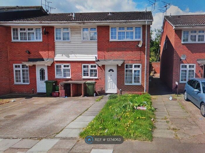2 Bedroom Semi-Detached House To Rent In Guild Road, Erith, DA8