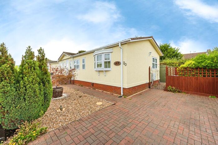2 Bedroom Park Home For Sale In Weston Avenue, Leighton Buzzard, LU7