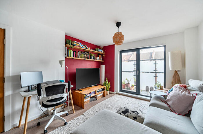 1 Bedroom Apartment For Sale In Brisbane Road, London, E10