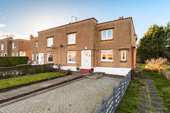 3 Bedroom Flat For Sale In Broomhouse Loan, Edinburgh, EH11