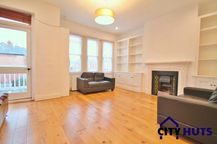 2 Bedroom Flat To Rent In Rathcoole Gardens, London, N8