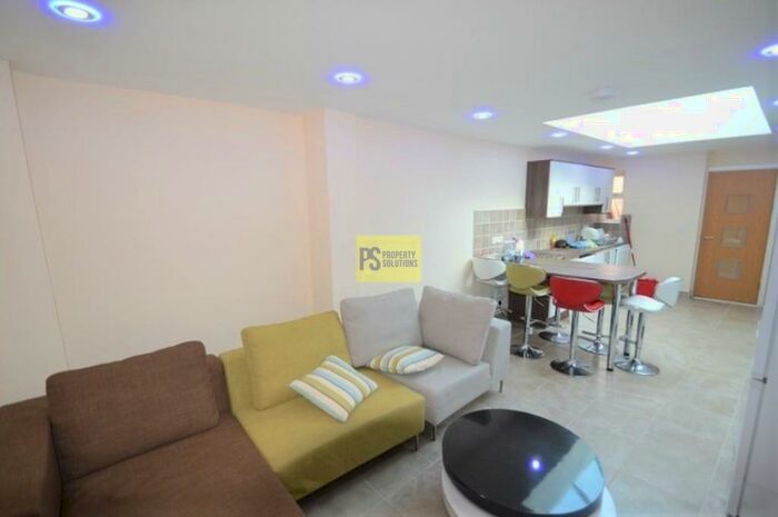 8 Bedroom Terraced House To Rent In Tiverton Road - Ensuite Student Property, B29