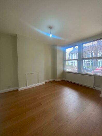 2 Bedroom Flat To Rent In Francis Road, London, E10