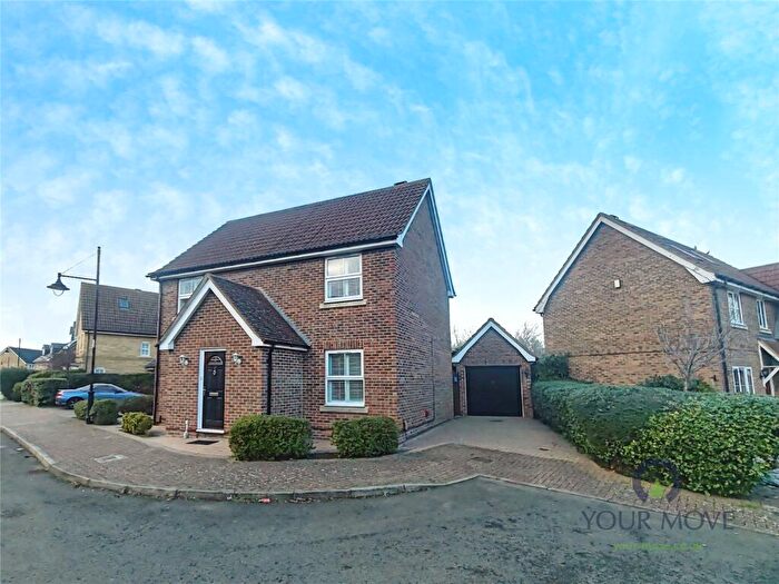 3 Bedroom Detached House For Sale In Woodrush Place, St. Marys Island, Chatham, Kent, ME4