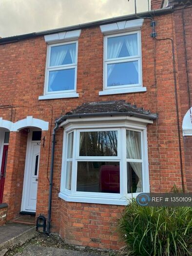 3 Bedroom Terraced House To Rent In Newport Road, Milton Keynes, MK13