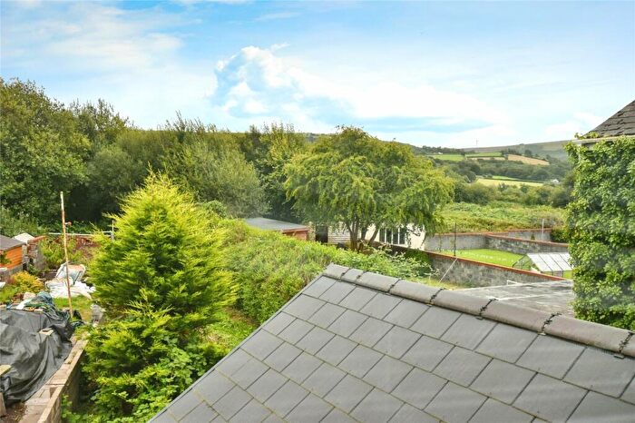 3 Bedroom End Of Terrace House For Sale In Pantyffynnon Road, Ammanford, Carmarthenshire, SA18