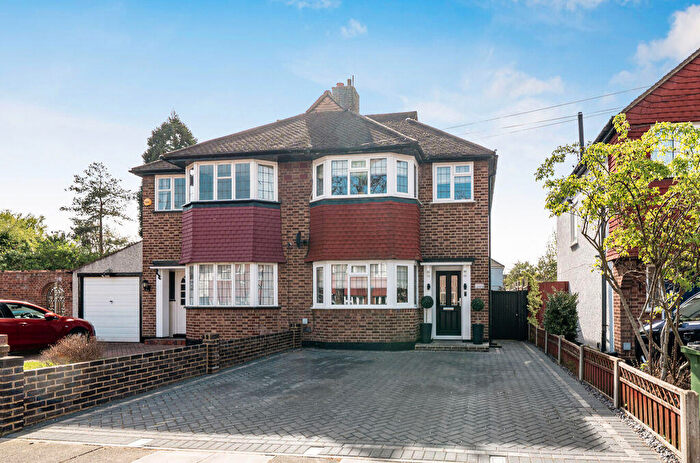 3 Bedroom Semi Detached House For Sale In Sparrows Lane, New Eltham, SE9