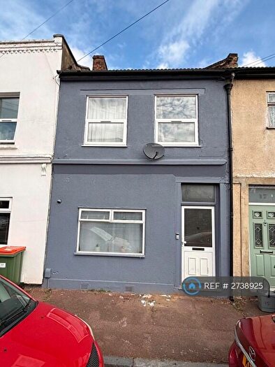 2 Bedroom Flat To Rent In Buckingham Road, London, E15