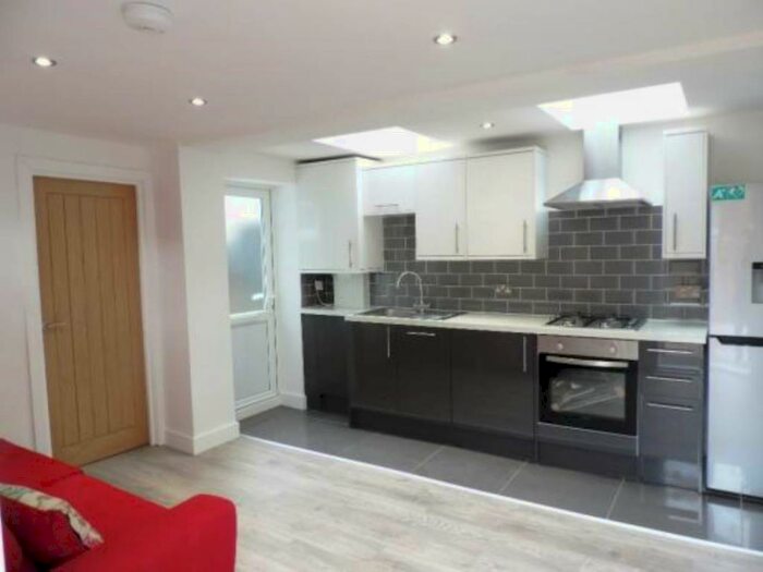 1 Bedroom Flat To Rent In Woodville Road, Cathays, CF24