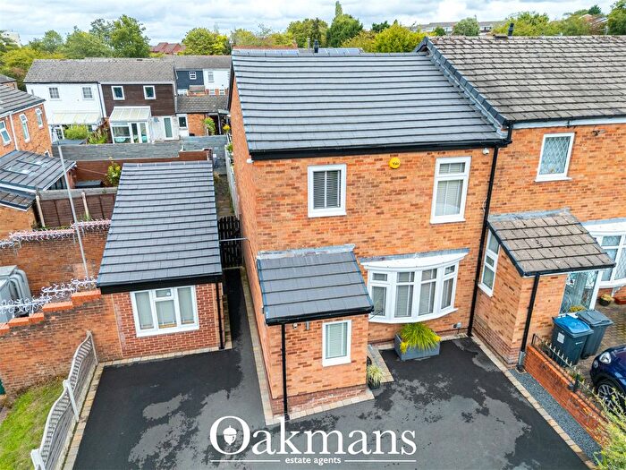 3 Bedroom End Of Terrace House For Sale In Reedmace Close, Birmingham, B38