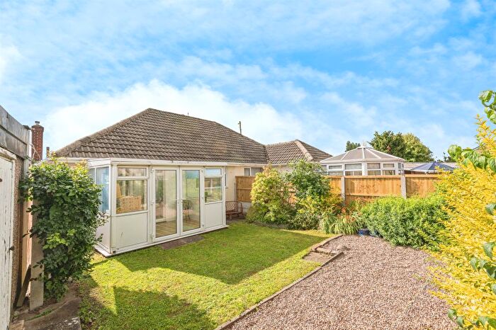 2 Bedroom Semi-detached Bungalow For Sale In Lawrence Crescent, Heckmondwike, WF16