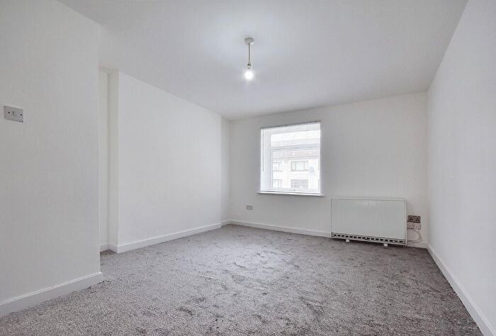 2 Bedroom Flat To Rent In Kilcreggan View, Inverclyde, Greenock, PA15