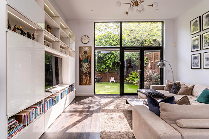 5 Bedroom House For Sale In Ebury Mews, London, N5