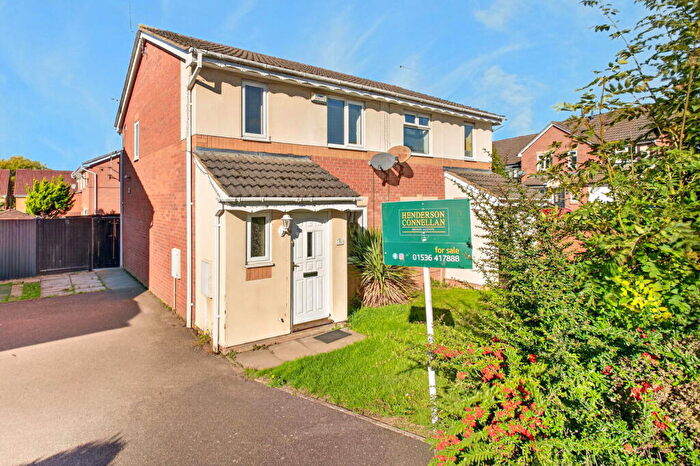 3 Bedroom Semi-Detached House For Sale In Harwood Drive, Kettering, NN16