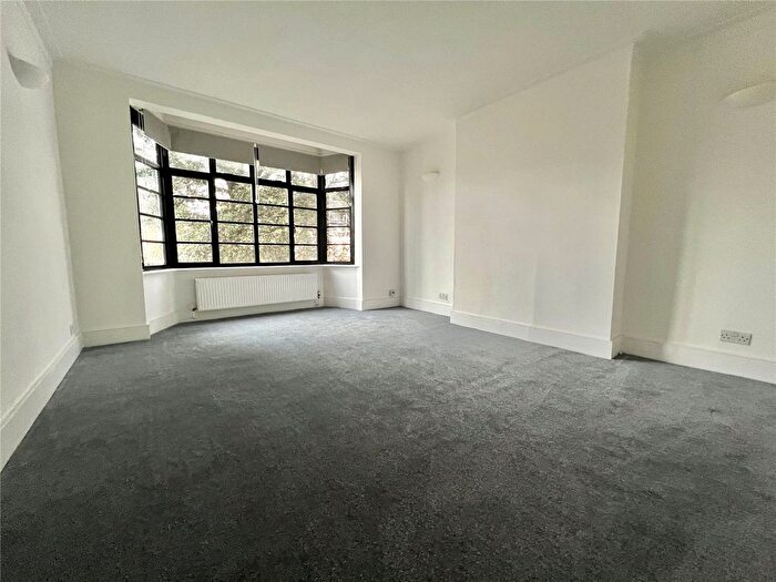 2 Bedroom Flat To Rent In Colney Hatch Lane, Muswell Hill, London, N10