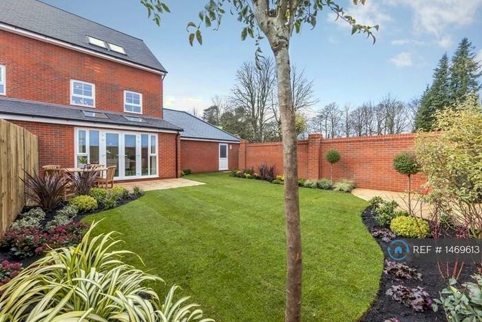 4 Bedroom Semi-Detached House To Rent In Pennefather's Road, Wellesley, Aldershot, GU11