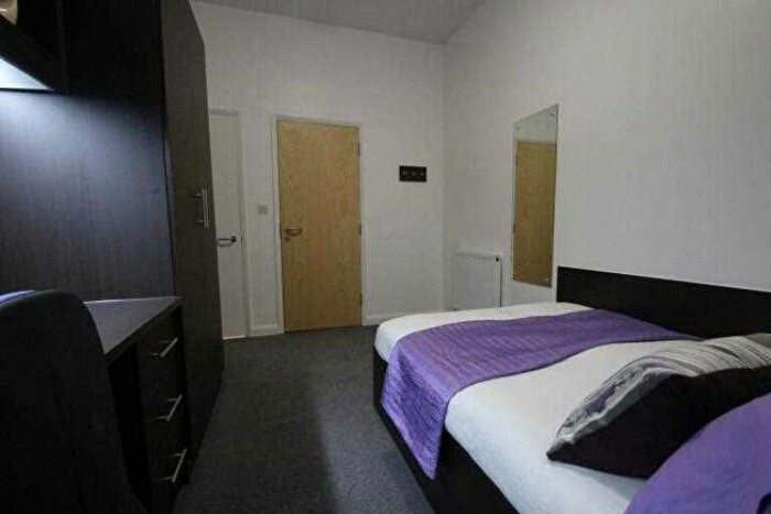 5 Bedroom Apartment To Rent In / North Road East The Square Apartment, PL4