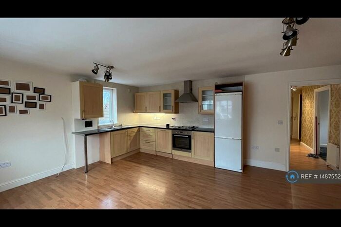 2 Bedroom Flat To Rent In Stonecot Hill, Sutton, SM3