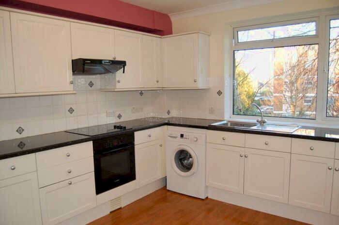 2 Bedroom Flat To Rent In Spencer Court/wallington, SM6