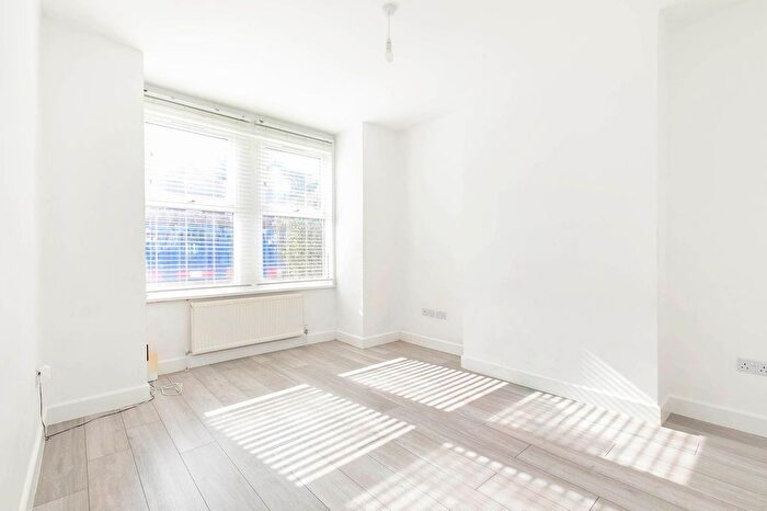 2 Bedroom Flat To Rent In Deacon Road, London, NW2