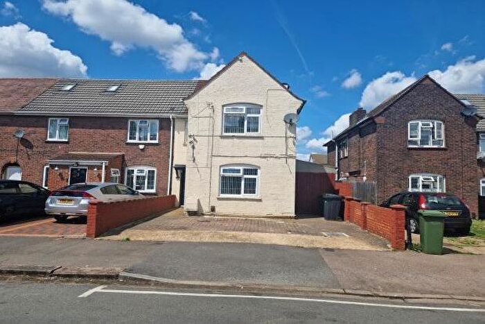 4 Bedroom Property To Rent In Stratford Road, Luton, LU4