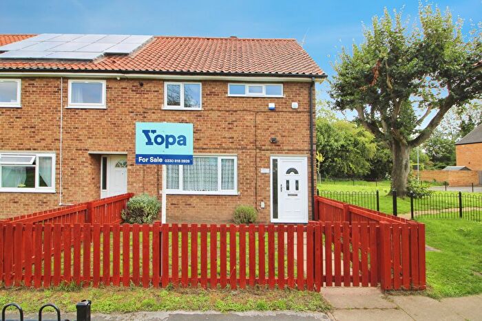 3 Bedroom End Of Terrace House For Sale In Ashtree Close, Doncaster, DN9