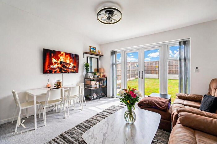2 Bedroom House For Sale In Toll Gate Close, Tyldesley, Manchester, M29