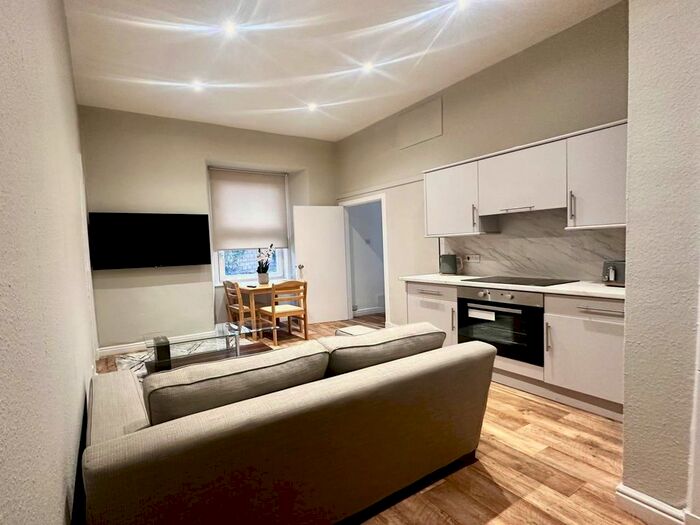 2 Bedroom Flat To Rent In Forfar Road, Dundee, DD4