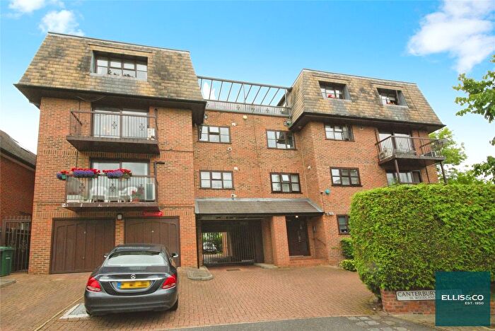 2 Bedroom Flat For Sale In Woodlands, Golders Green, NW11