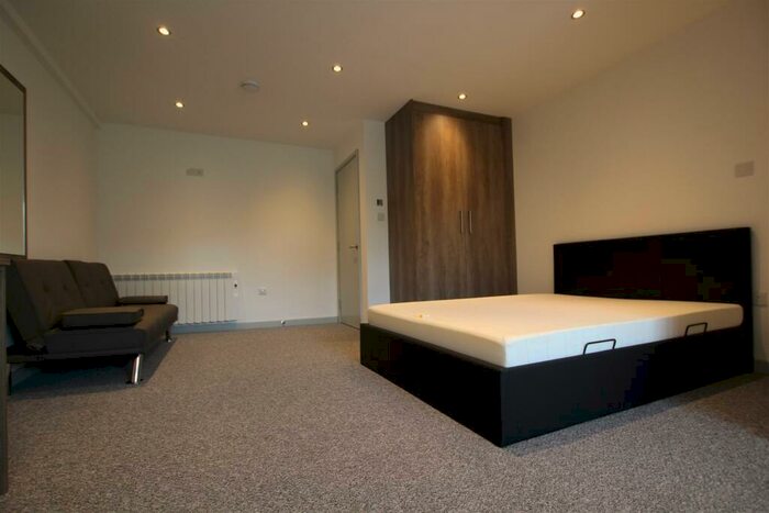 Apartment To Rent In Narborough Road, Leicester, LE3