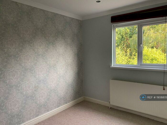 2 Bedroom Flat To Rent In Hatch End, Pinner, HA5