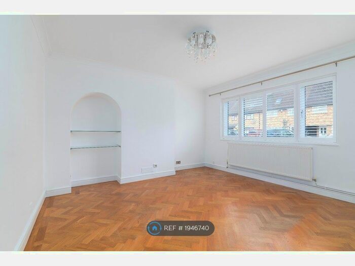 3 Bedroom Semi-Detached House To Rent In Holmwood Road, Enfield, EN3