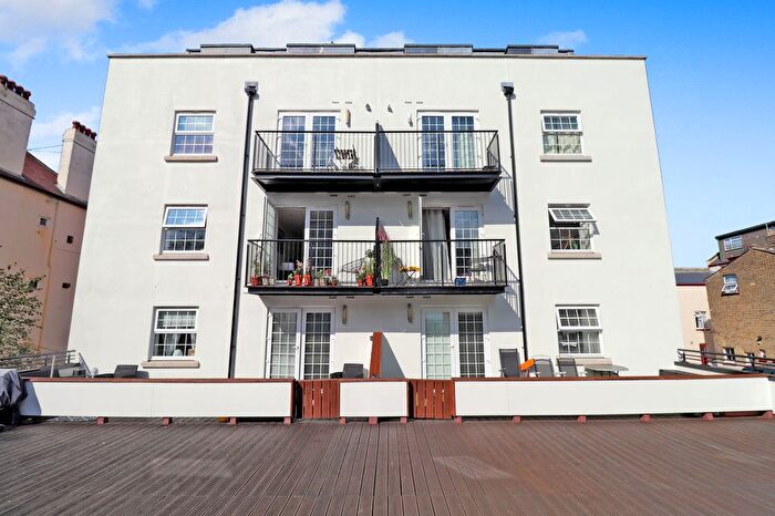 2 Bedroom Flat To Rent In Alexandra Road, Regents Court, SS1