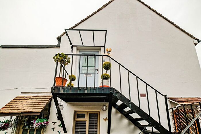 2 Bedroom Flat For Sale In Church Street, Storrington, Pulborough, RH20